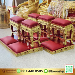 โต๊ะกราบ ไม้เบญจพรรณ แกะลาดอกไม้ ปิดทอง หน้า 8 นิ้ว